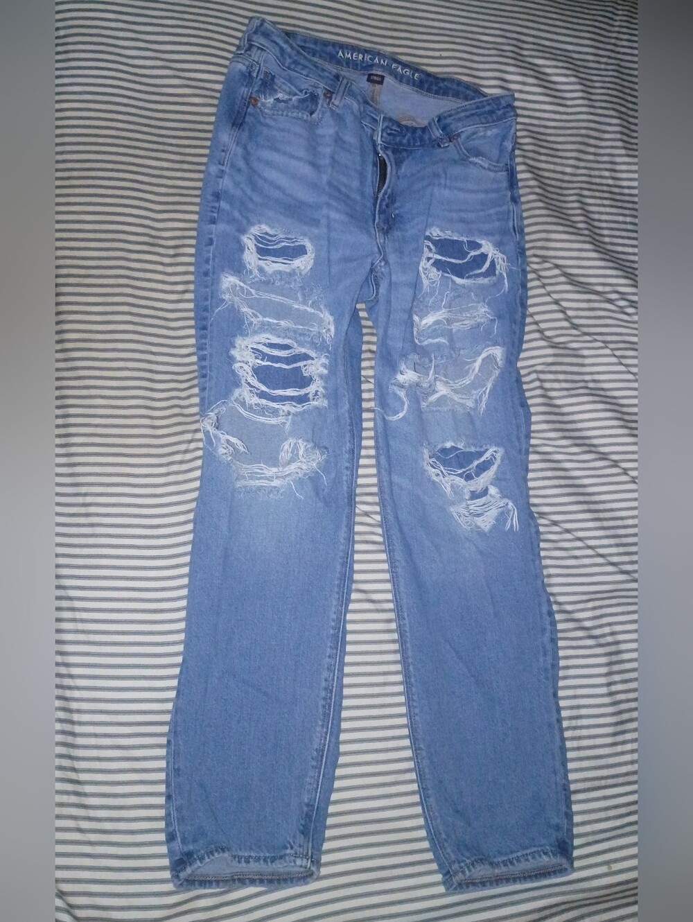American Eagle Outfitters Light Blue Strigid Ripped Mom Jeans